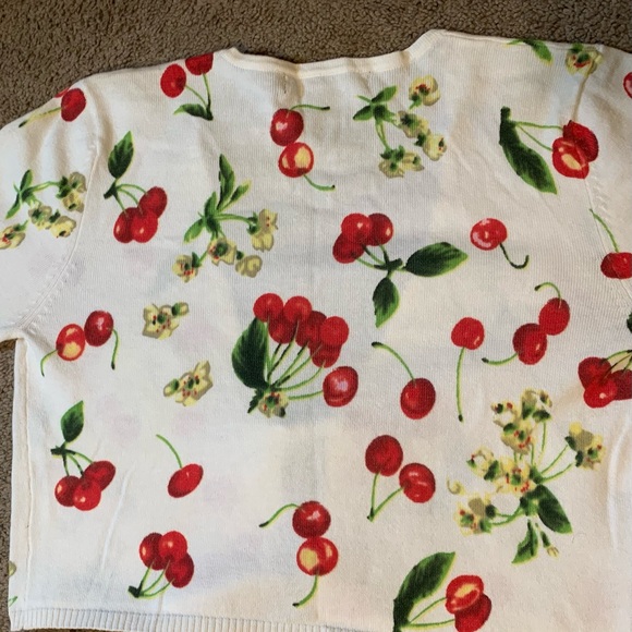 Long sleeve, falling cherries sweater, with front tie. Size M, from RAMPAGE - Picture 6 of 10